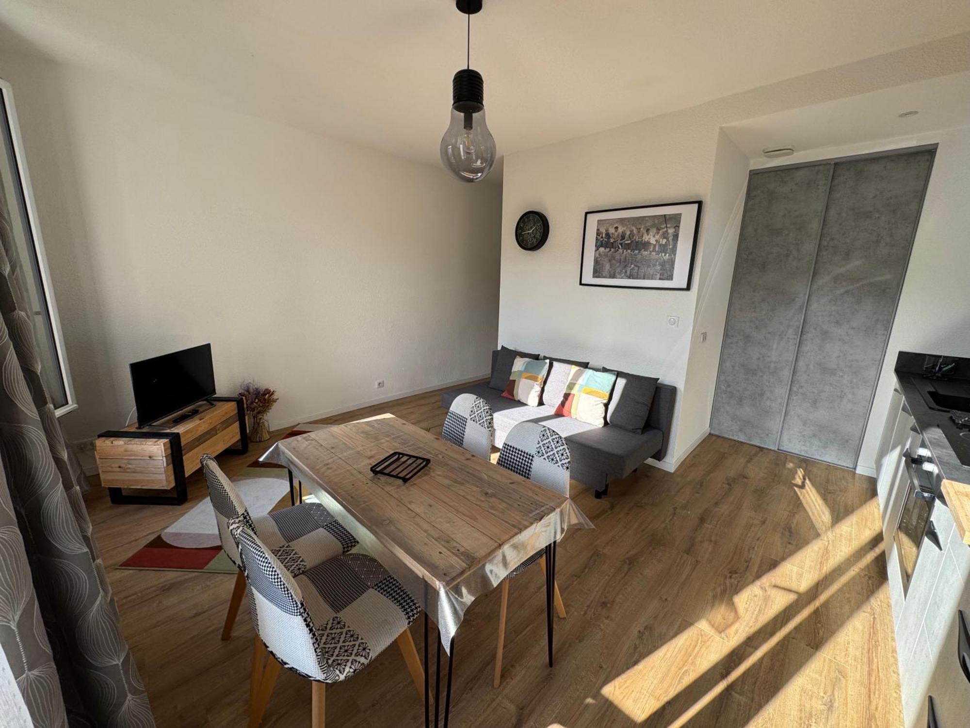 Appartement Le Madargue Idealement Place Chatel-Guyon Ngoại thất bức ảnh